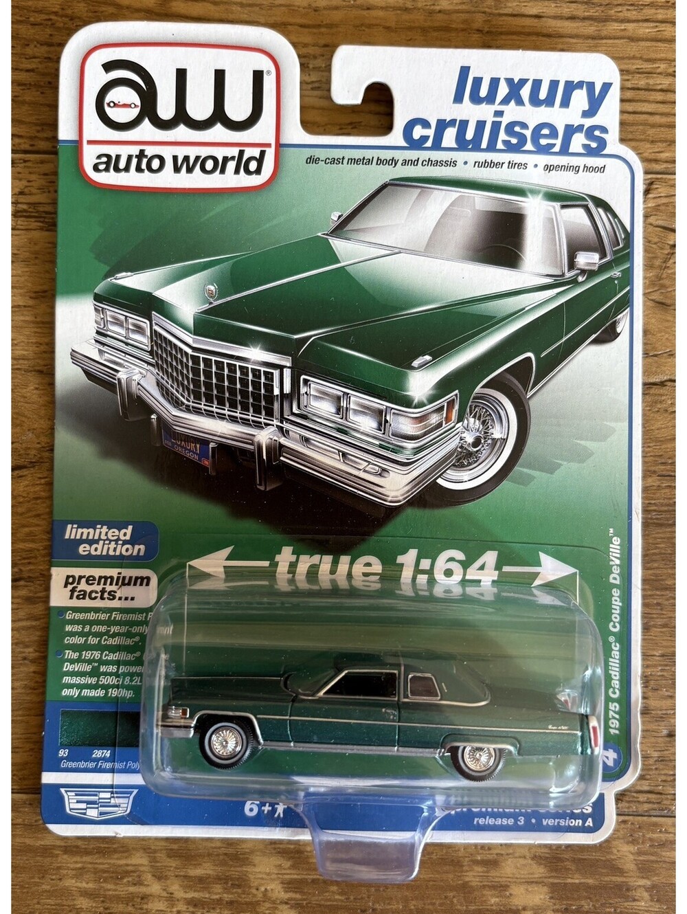 Auto World Luxury Cruisers 1975 Cadillac Coupe DeVille 1:64 Diecast Green LE